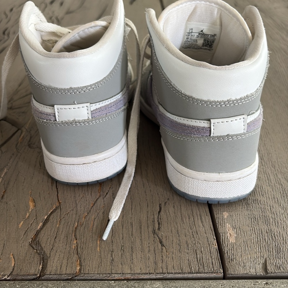 Nike - Picture 3 of 5